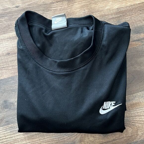 Nike sportswear black short sleeve shirt size large - Picture 4 of 4
